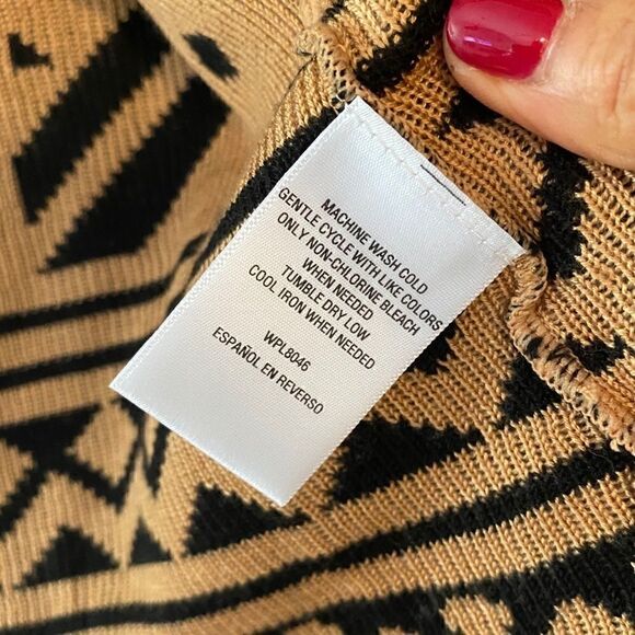 Bar III Sz XS NWT Tan Black AzTec Open Long Warm Cardigan - Picture 6 of 8